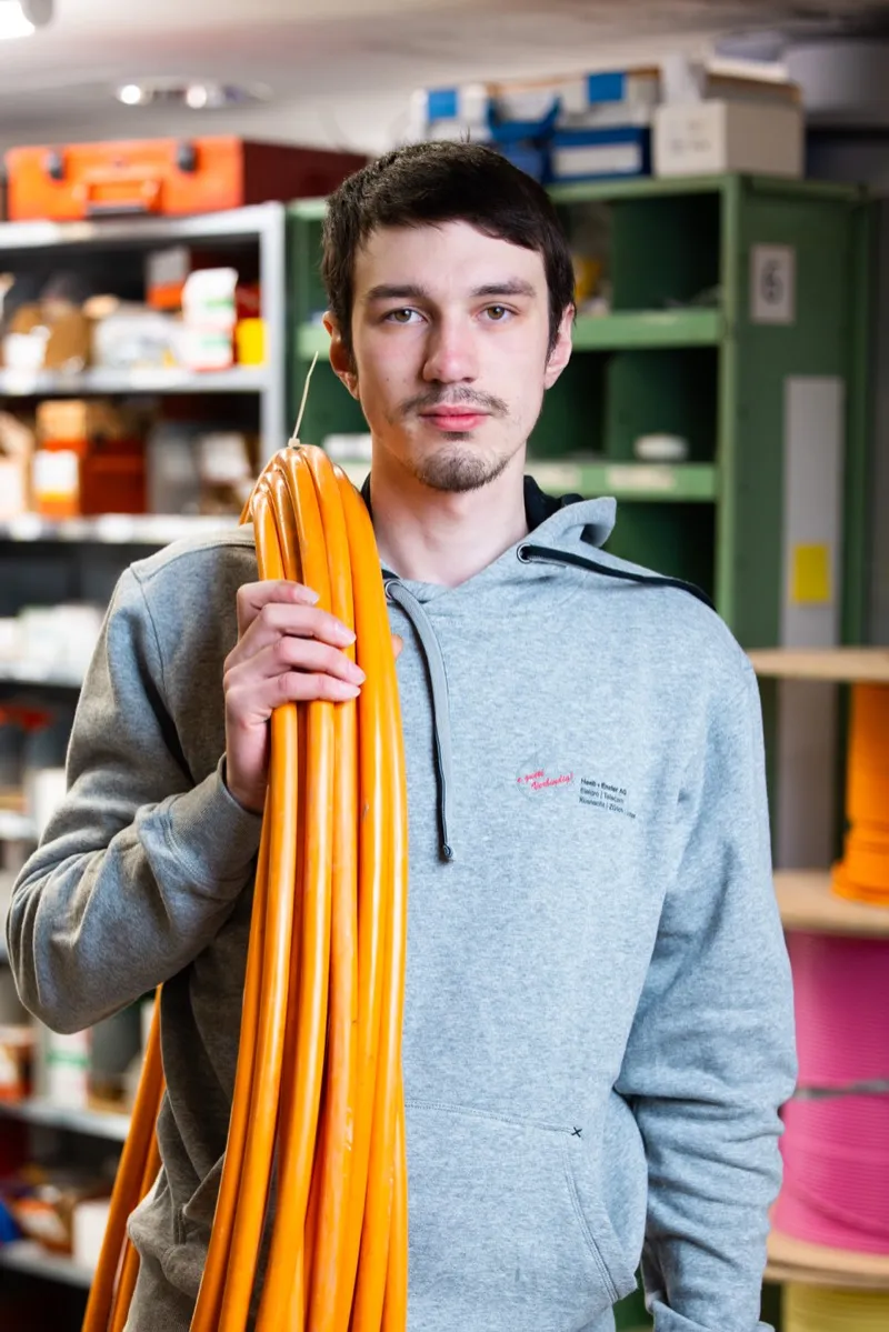 Elias Grob mit Kabel