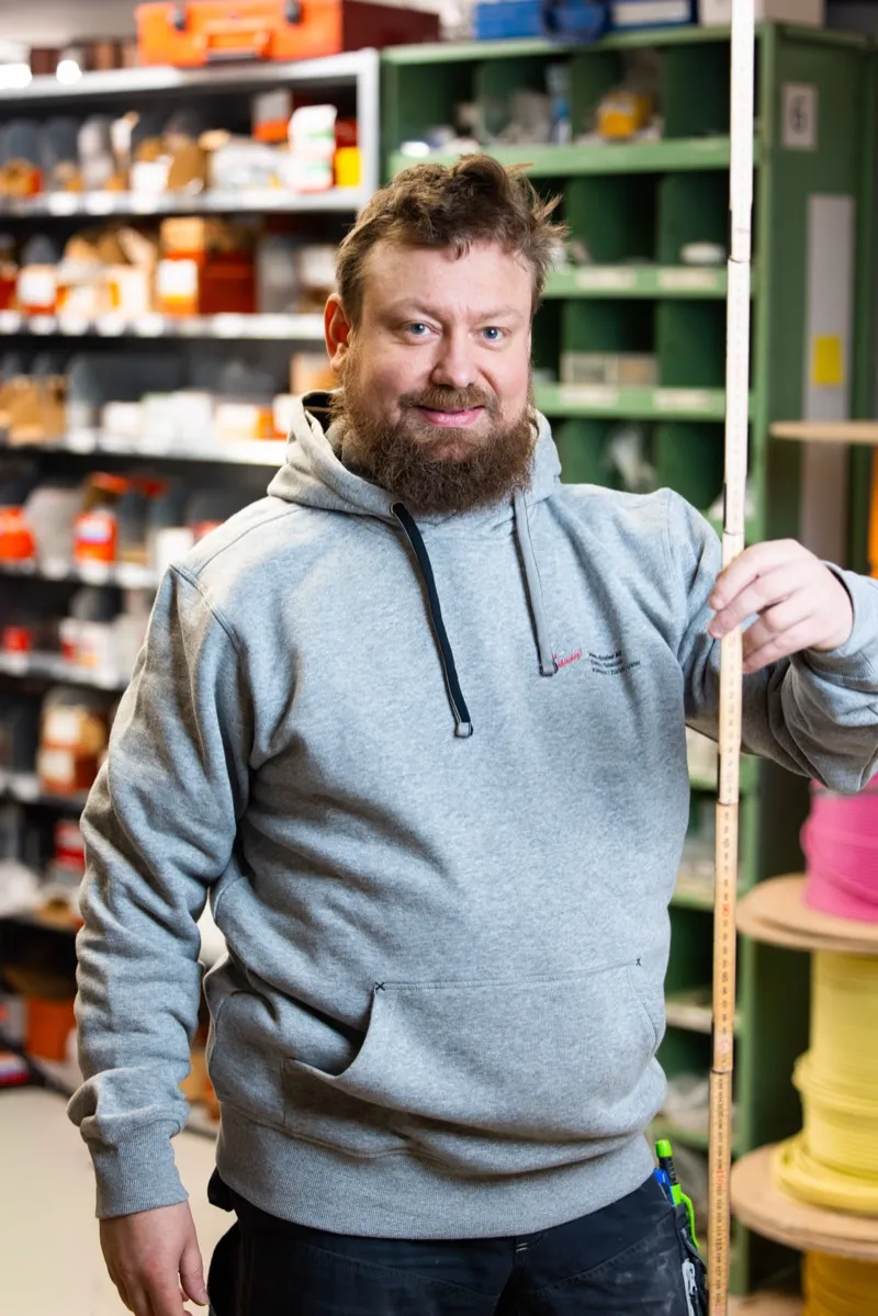 Silvan Röthlisberger mit Meterstab