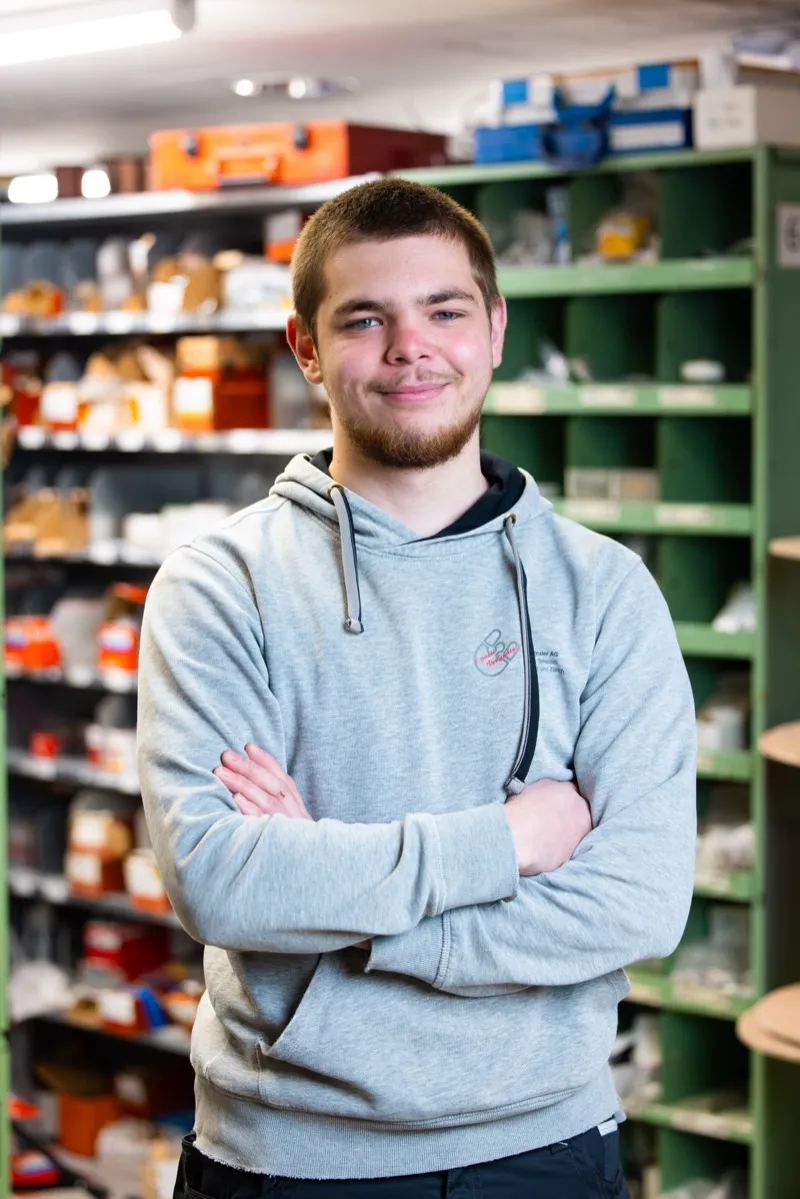 Marek Egert, Lernender Montageelektriker